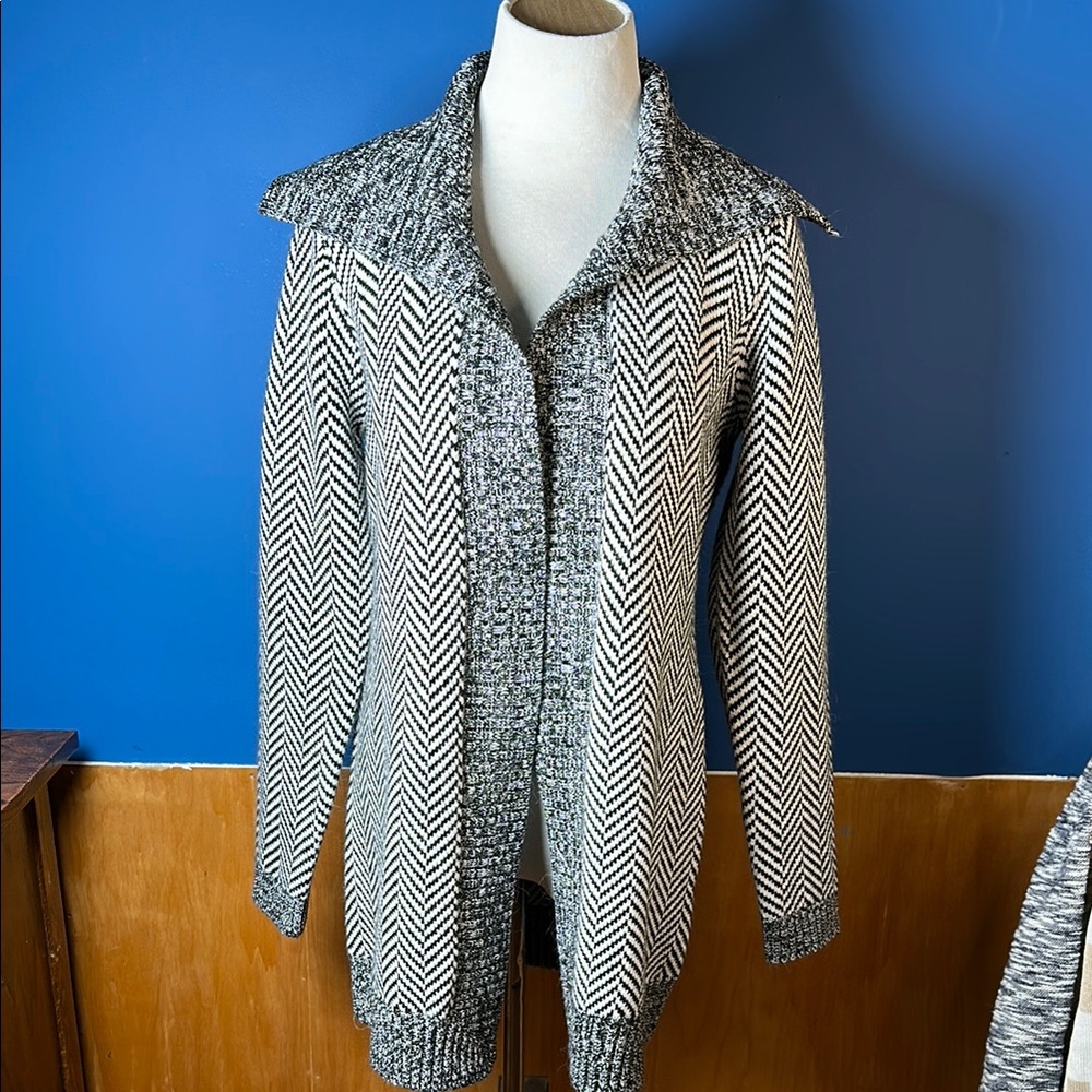 Stylish Black and White Chevron Cardigan
